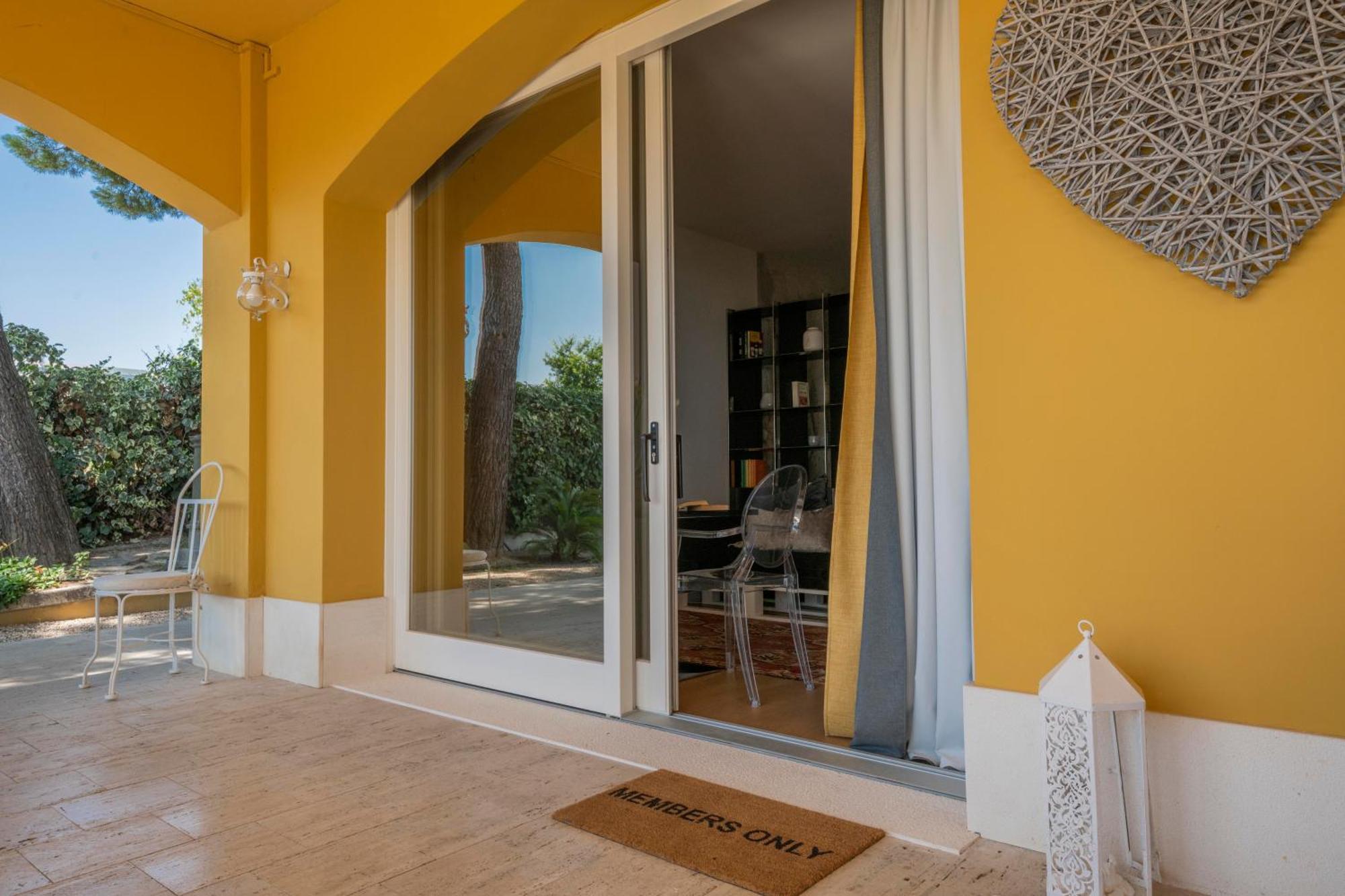 Bed and Breakfast Tra Gli Alberi E Il Mare Sirolo Habitación foto
