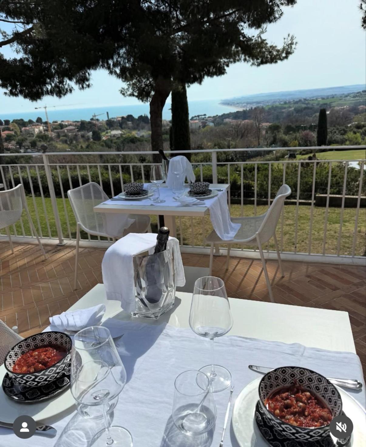 Bed and Breakfast Tra Gli Alberi E Il Mare Sirolo Exterior foto